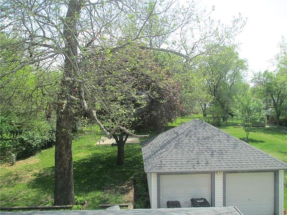 2nd image of 821 E 2nd Ave