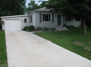 3854 Williamson Ave NE, Grand Rapids, MI 49525