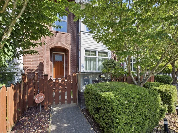 225 Salter St, New Westminster, BC V3M 0E8
