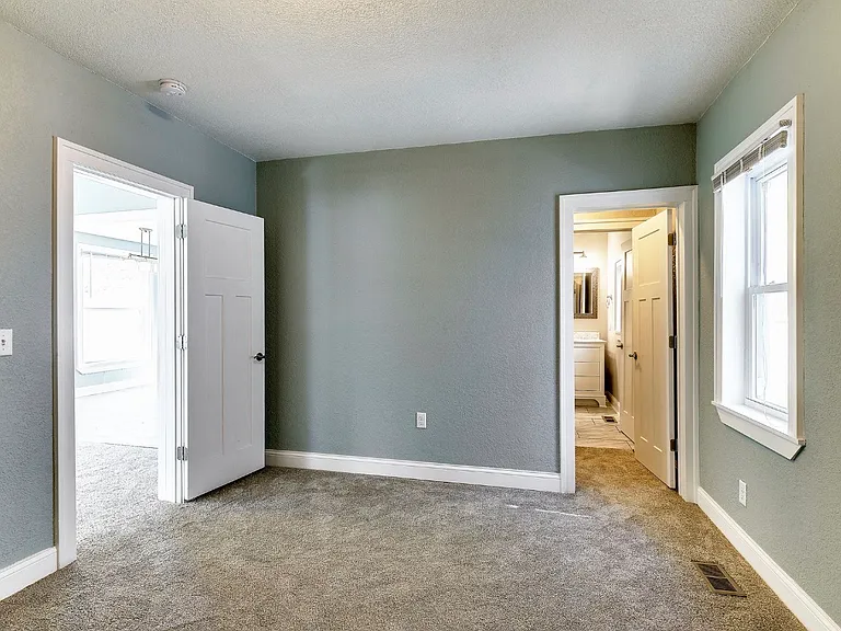 1049 25th Ave SE #1 — Photo 13