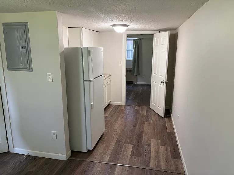 2111 Lawn Ave #9 — Photo 6