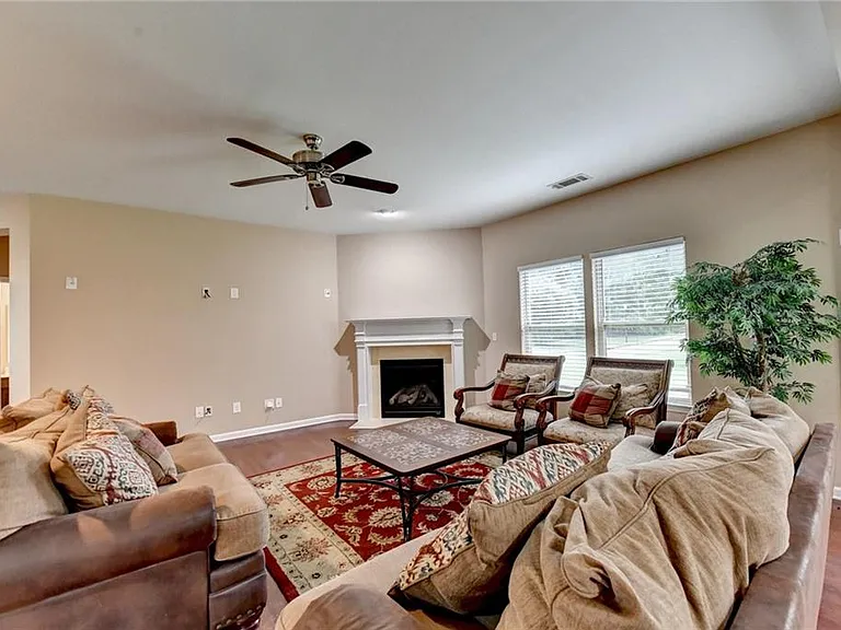 4228 Woods Creek Ln — Photo 21