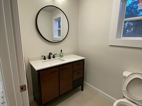 5th image of 931 N Augusta St APT 2