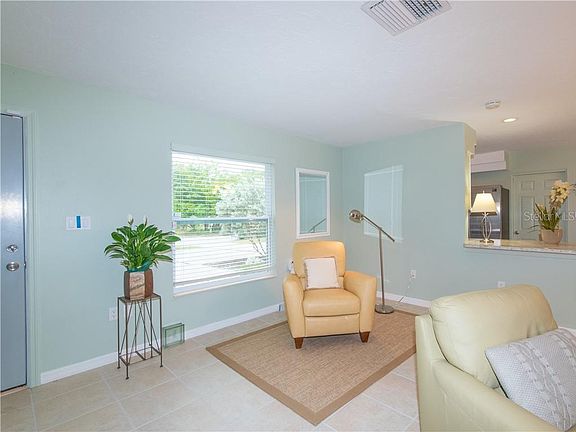 5th image of 637 Corwood Dr