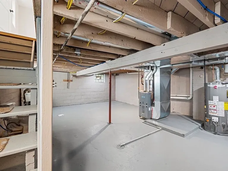 317 Anthony St — Photo 28