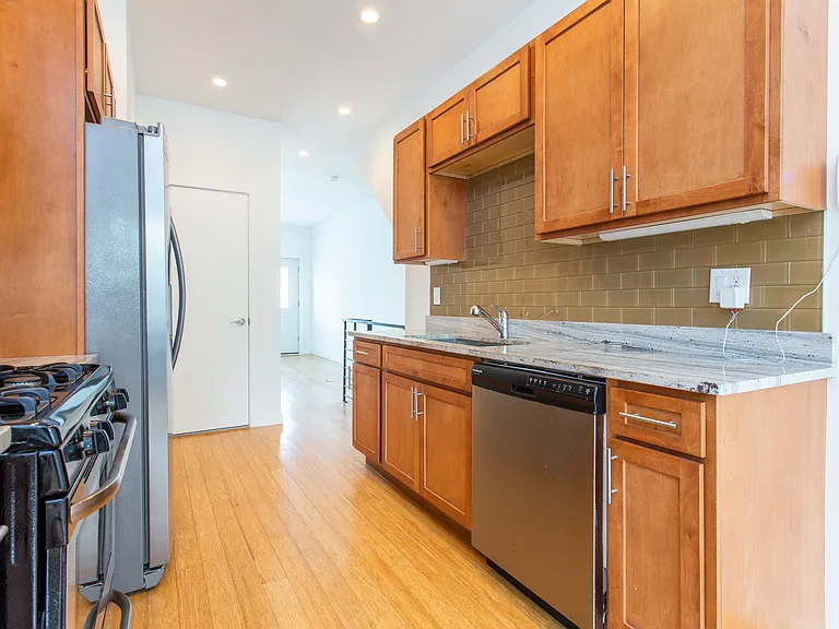 1519 Ogden St #1 — Photo 8