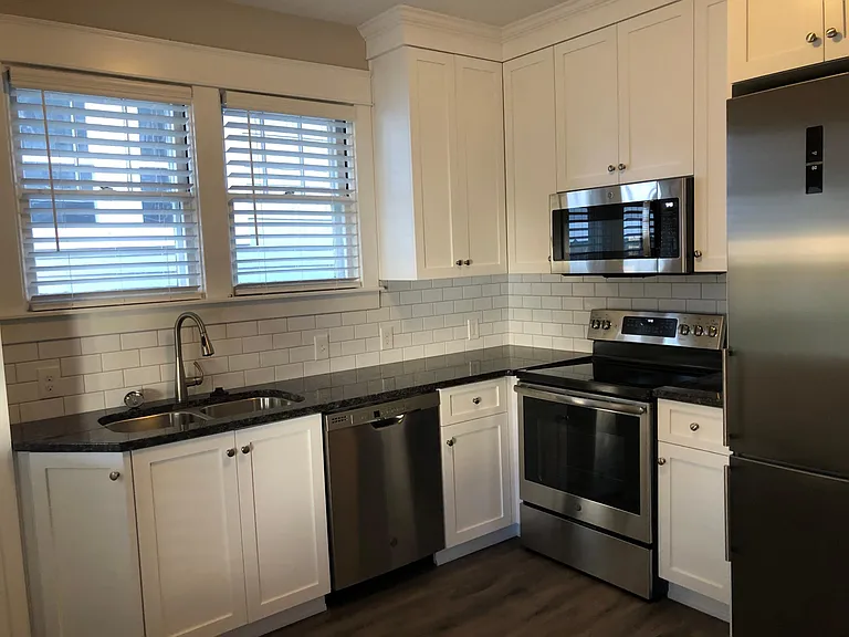 1810 Stevens Ave — Photo 7