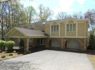 107 Foxwood Ln, Greensburg, PA 15601