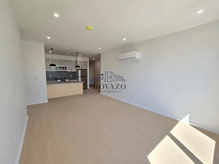 74 Webster St #2C — Photo 2