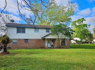 451 Southern Oaks Dr, Lake Jackson, TX 77566