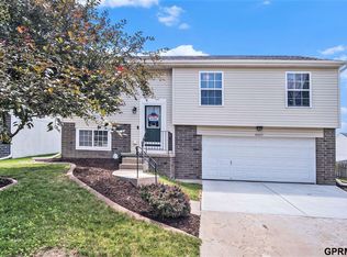 16625 Erskine St, Omaha, NE 68116