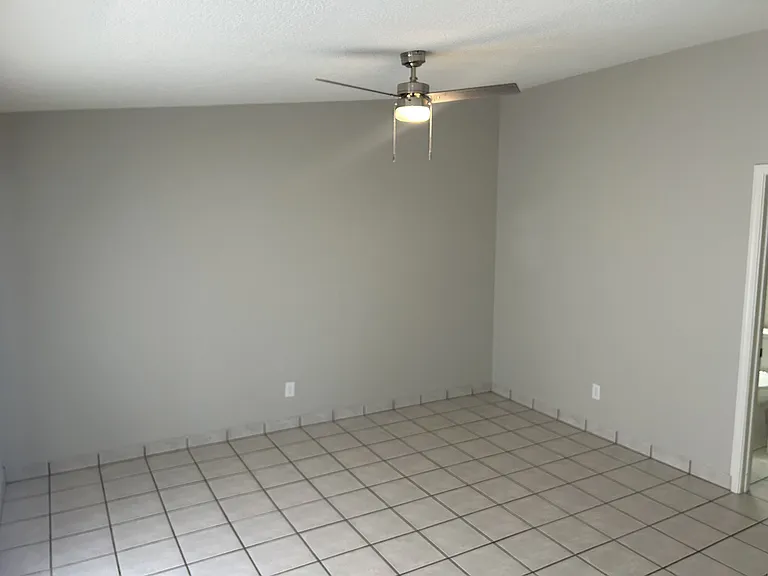 2033 S Forest Ave — Photo 5