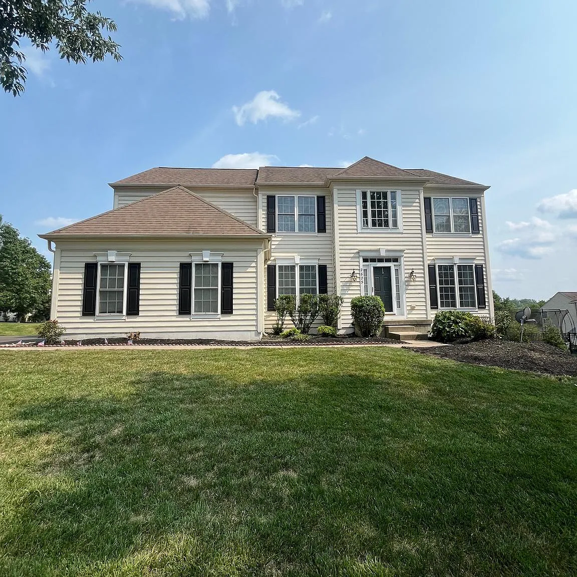 4 bed, 2.5 bath, 3296 sqft, $4,450 — Photo 3