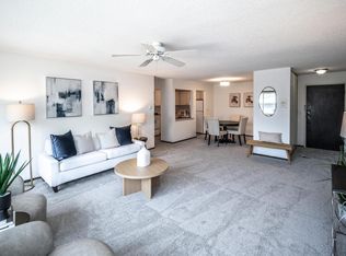 10301 Cedar Lake Rd APT 320, Minnetonka, MN 55305