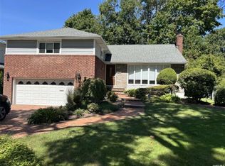 183 Robby Ln, New Hyde Park, NY 11040