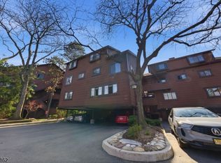 166 Sandcastle Ky #1, Secaucus Town, NJ 07094