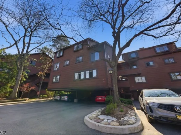 166 Sandcastle Ky #1, Secaucus Town, NJ 07094