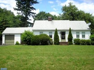 5 Search Ave, Pennington, NJ 08534