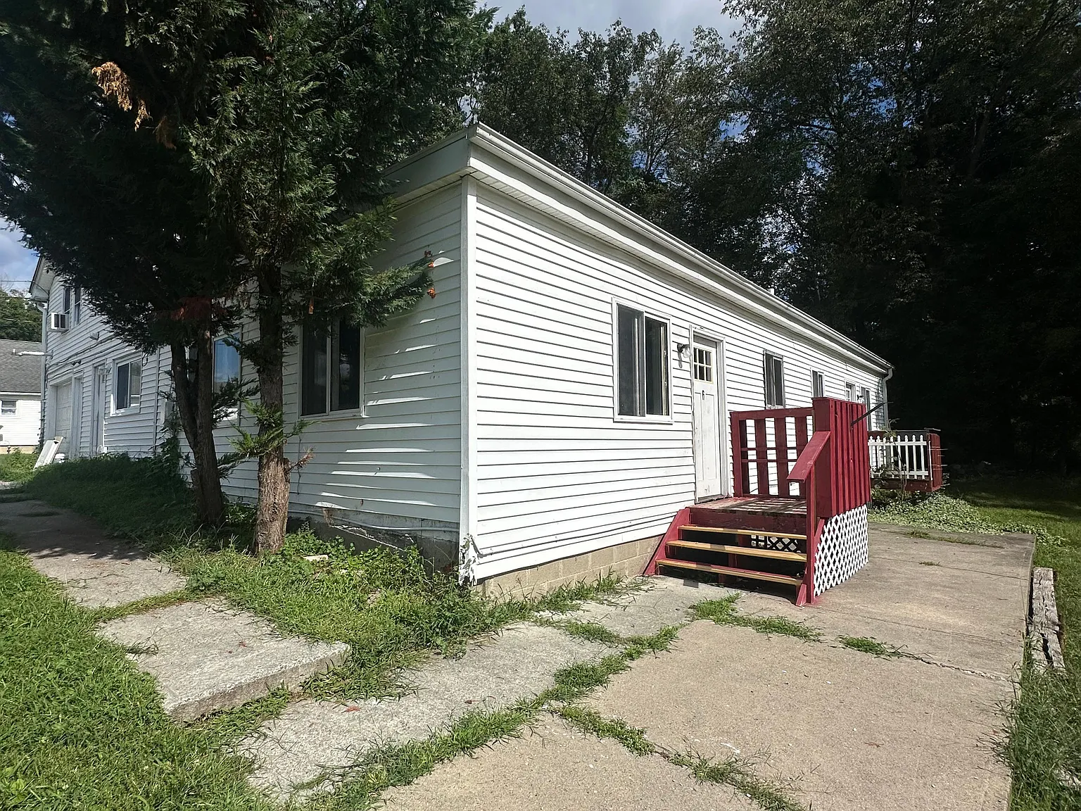 3 bed, $2,000 — Photo 2