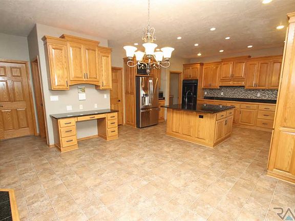 3rd image of 312 W Laquinta Cir