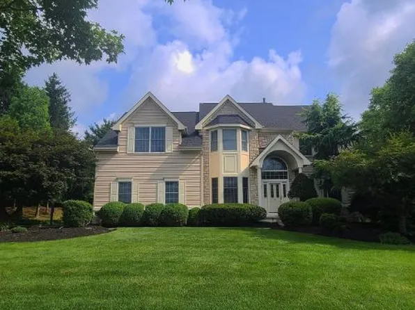 8 Chaucer Ct, West Windsor, NJ 08550