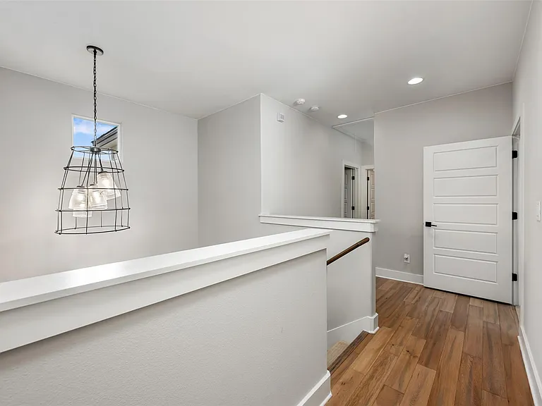 408 W 16th St — Photo 24