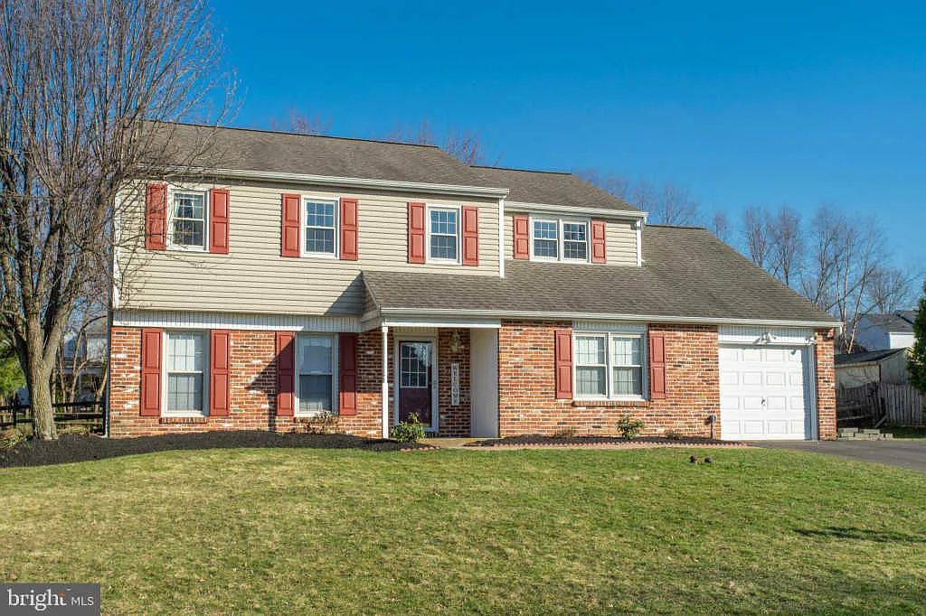 113 Village Green Ln photo 1