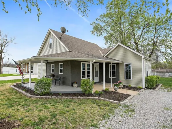 307 E Martin St, Edgerton, KS 66021