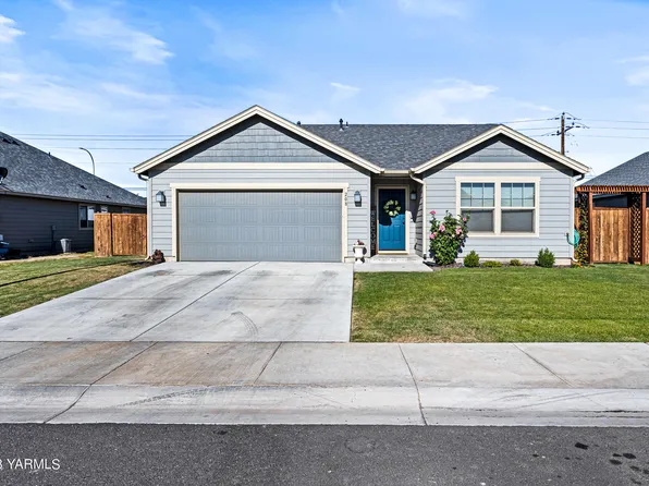 208 N Zeus St, Moxee, WA 98936