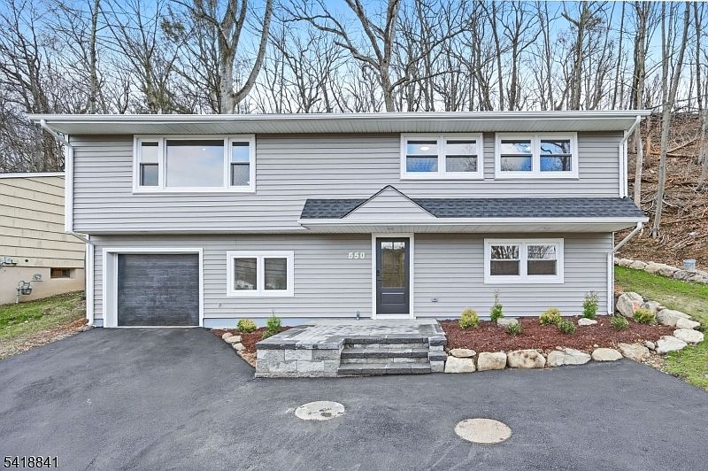 1st image of 550 Ramapo Valley Rd