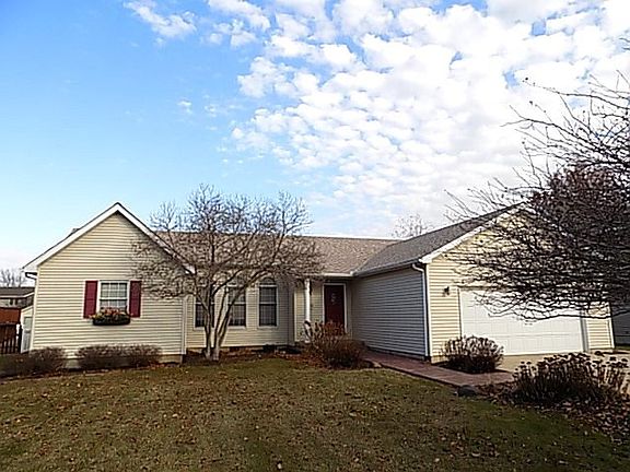 2nd image of 826 Heritage Ln