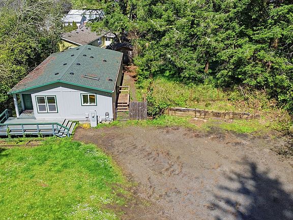 5th image of 1529 NE Wagon Rd