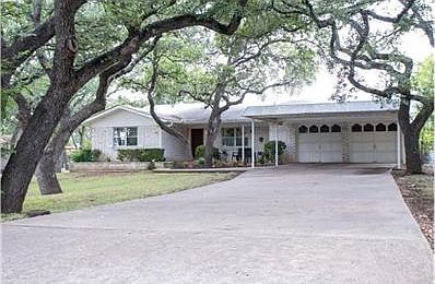 Plenty of parking here: use your garage as a workshop and still