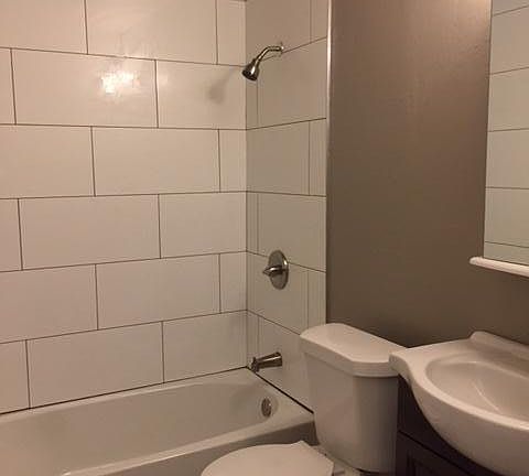 5th image of 2271 S Grant St