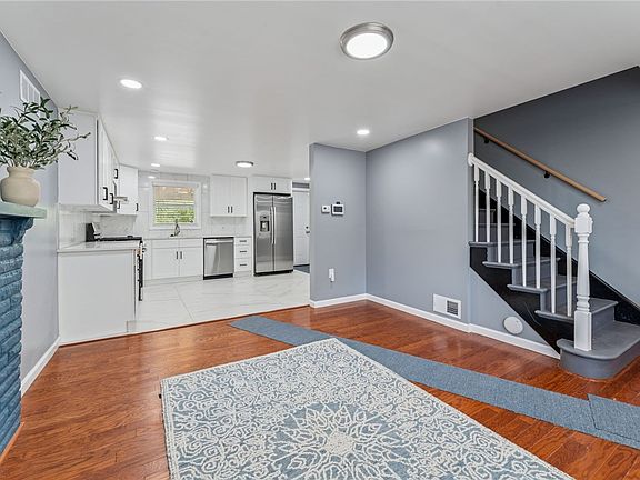 4th image of 3125 Ewart Dr