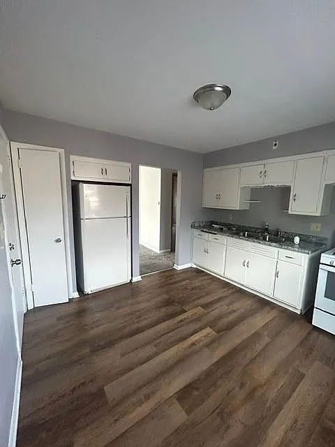 3 bed, 1.0 bath, 1036 sqft, $1,550 — Photo 3
