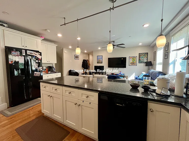 6 Fern St #R — Photo 8