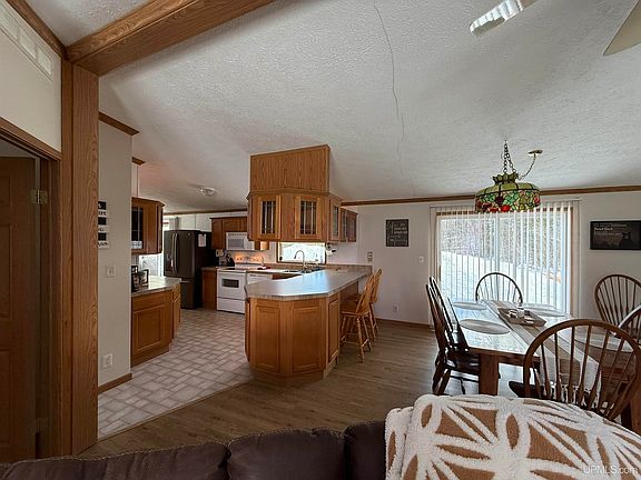 4th image of 115 County Rd