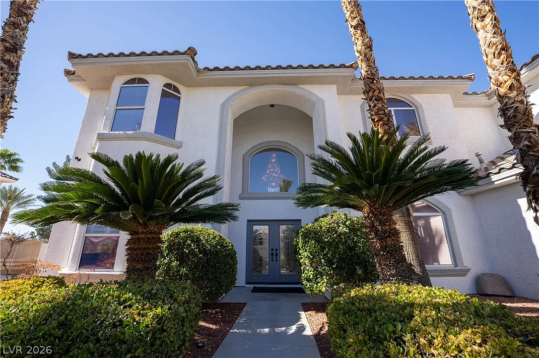 5 bed, 4.0 bath, 4726 sqft, $6,000 — Photo 2