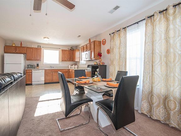 3rd image of 384 Scottsdale Cir