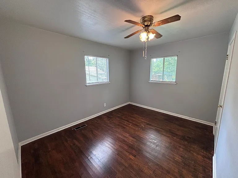1818 S Ashwood Ave — Photo 11