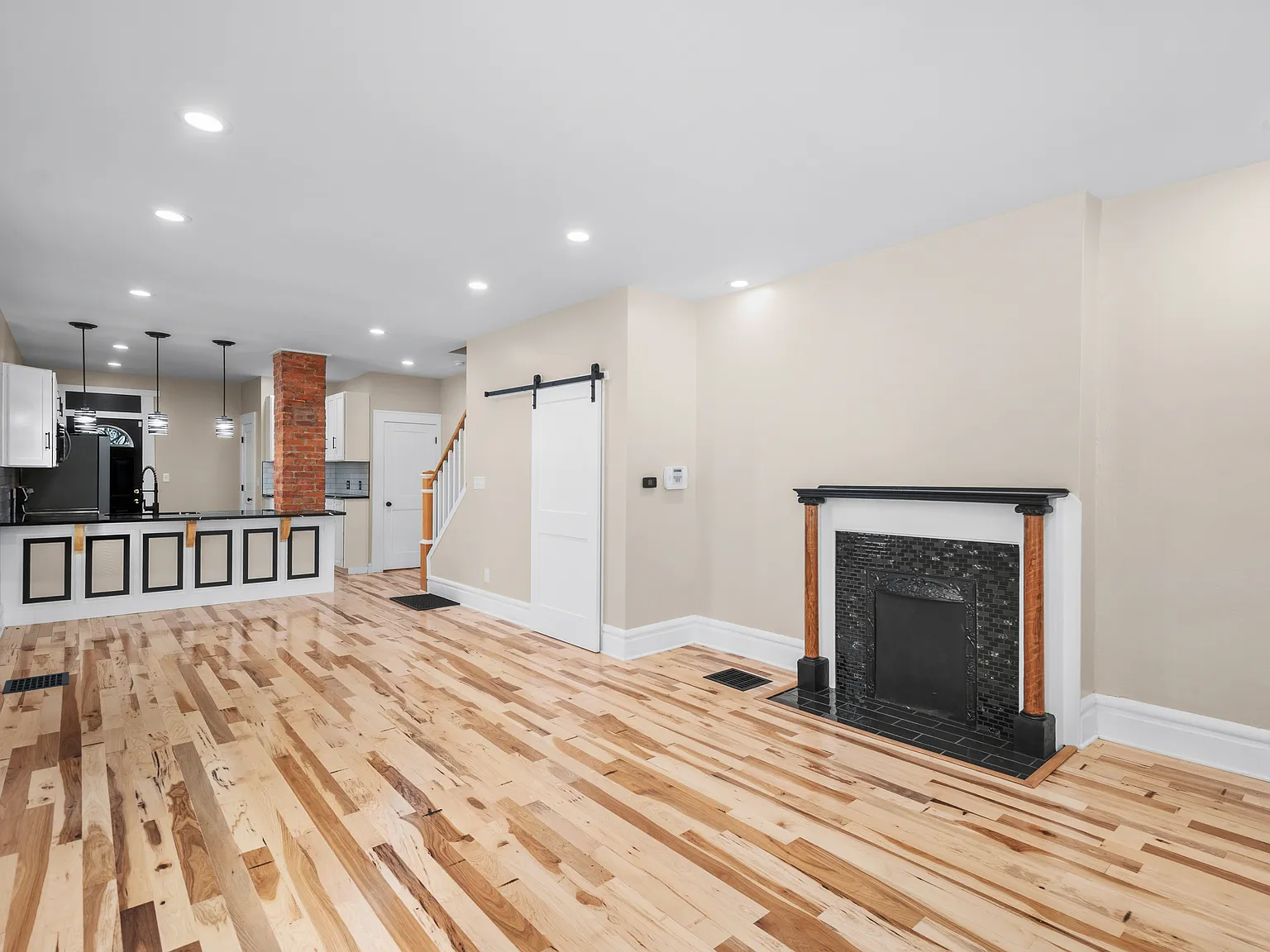 4 bed, 1.5 bath, $3,000 — Photo 4