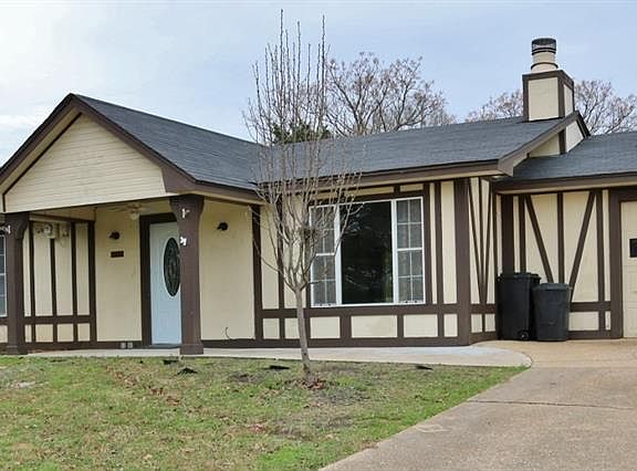 3rd image of 309 Rustic Rd