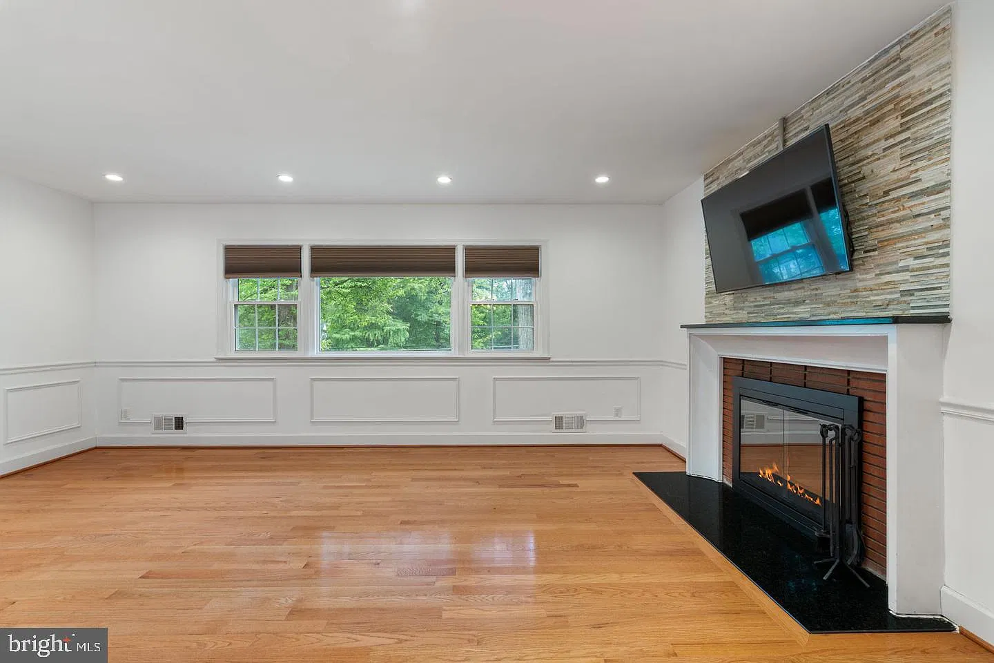 3 bed, 3.0 bath, 3412 sqft, $4,195 — Photo 4