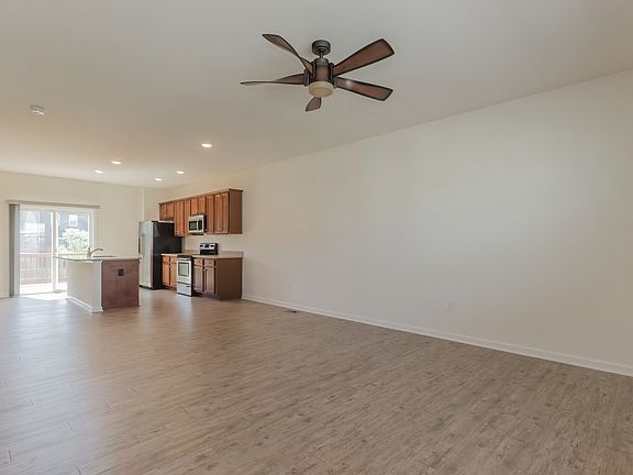 4th image of 172 Drexel Ct