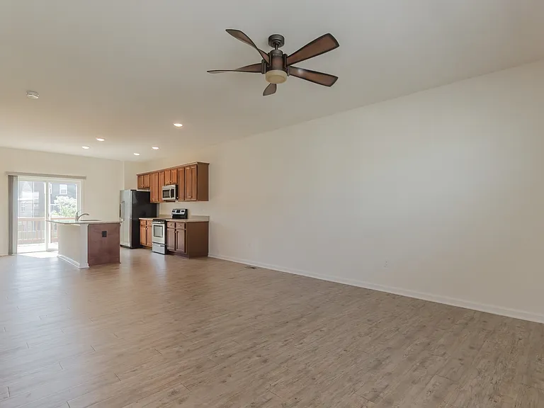172 Drexel Ct — Photo 4