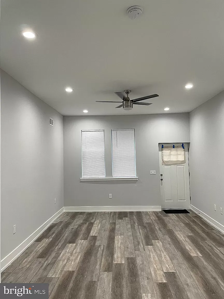 2 bed, 1060 sqft, $1,600 — Photo 2