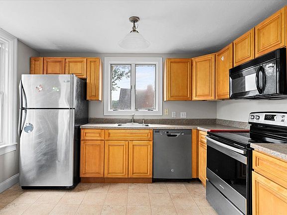3rd image of 36 Cedar St #2