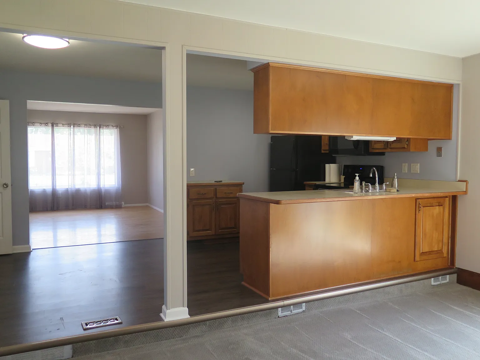3 bed, 1.5 bath, 1363 sqft, $2,300 — Photo 4