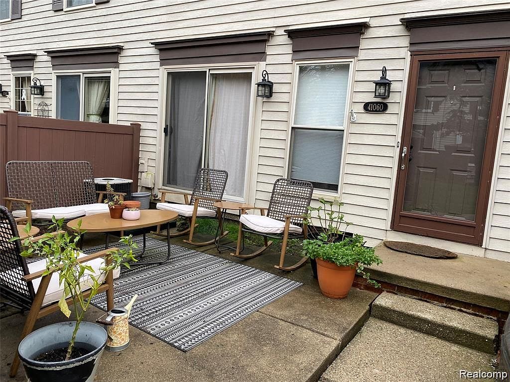 https://photos.zillowstatic.com/fp/43565b33d48b0a5f05100beebc8c7435-o_a.jpg
